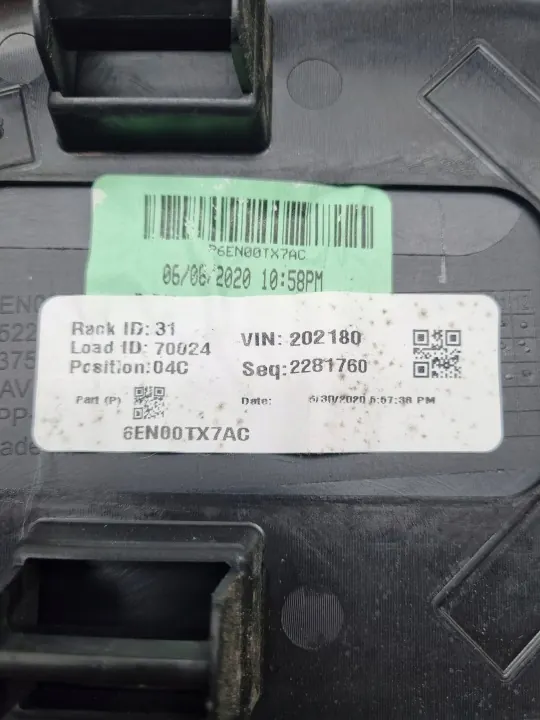 Oikea sisustusosa Jeep Gladiator OEM P6EN00TX7AC image 3