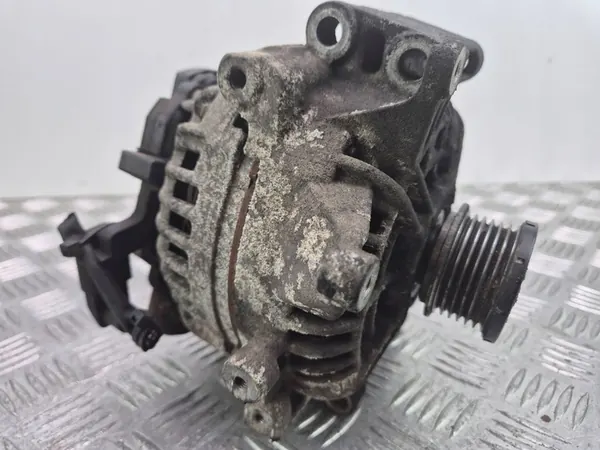 Mercedes C200 CDI W203 Generaattori A0141540702 image 2