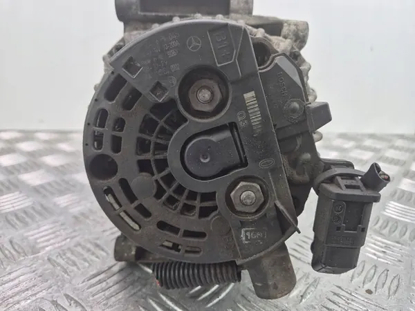 Mercedes C200 CDI W203 Generaattori A0141540702 image 3