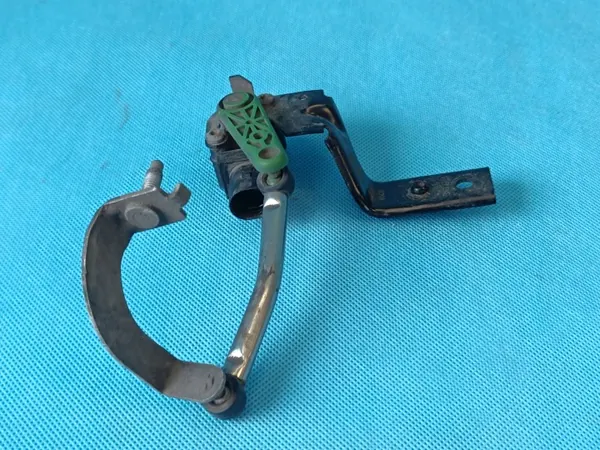 Strålkastarnivåsensor OEM 3Q0412521A för Skoda Superb image 3