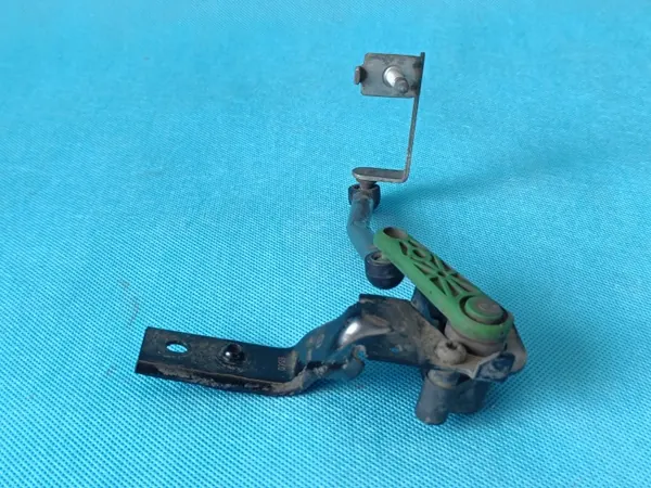 Strålkastarnivåsensor OEM 3Q0412521A för Skoda Superb image 5