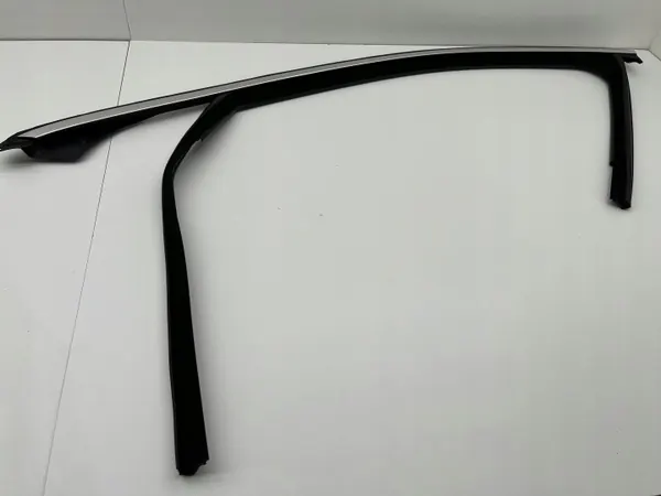 Mercedes W222 Oikea Etuoven Tiiviste OEM A2227250125 image 2