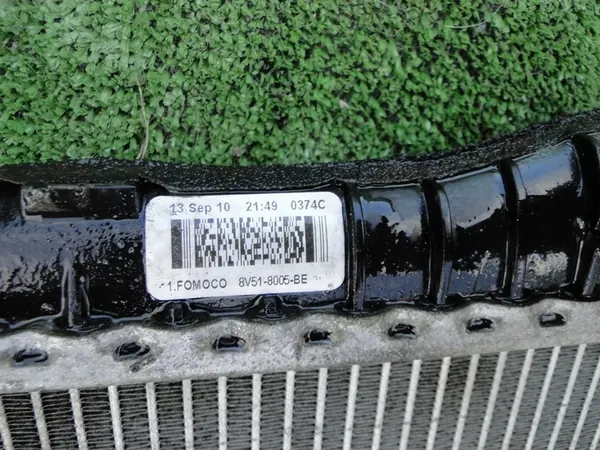 Radiador de agua Ford Fiesta mk7 8V51-8005-BE image 2