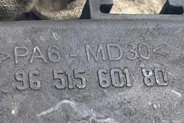 Tampa da correia de distribuição CITROËN C4 PICASSO II 1.6L Diesel image 3