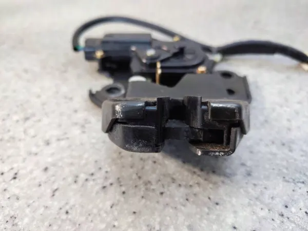 Kofferraumschloss OEM AOP42480 für Chrysler 300C Kombi image 4