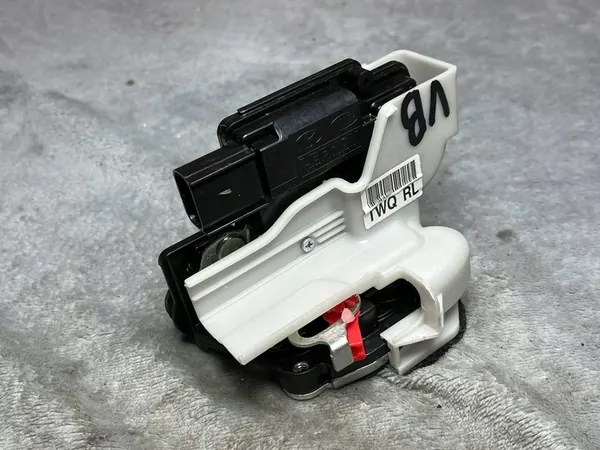 KIA PICANTO CENTRALBLOCKERINGSANTRIEB VÄNSTER BAK 814101Y020 image 2