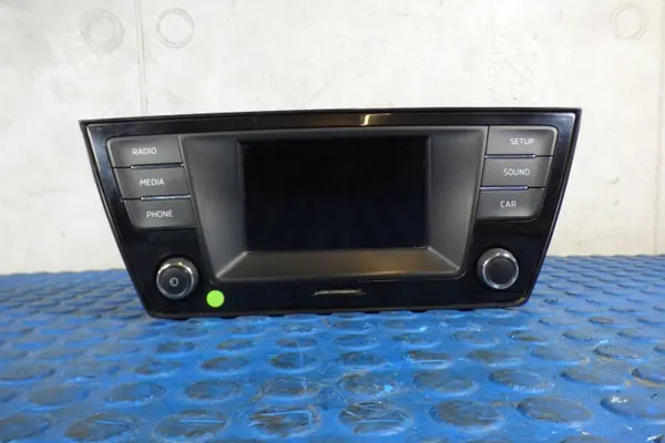 Rádio Skoda Fabia III OEM 6V0035871B - Usado image 2