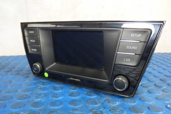 Rádio Skoda Fabia III OEM 6V0035871B - Usado image 3