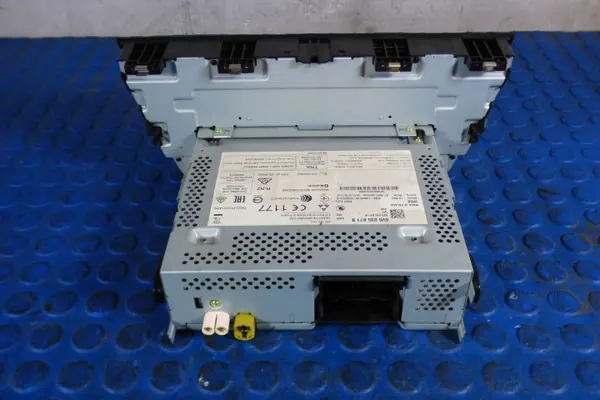 Rádio Skoda Fabia III OEM 6V0035871B - Usado image 4