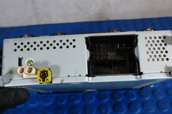 Rádio Skoda Fabia III OEM 6V0035871B - Usado image 6