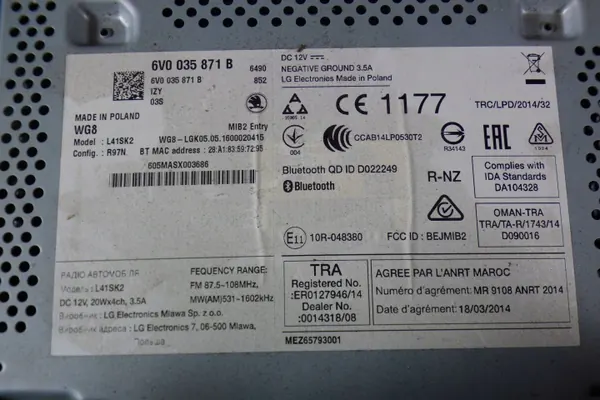 Rádio Skoda Fabia III OEM 6V0035871B - Usado image 8