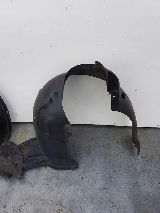 Front Left Wheel Arch VW Fox 5Z0809957 image 2