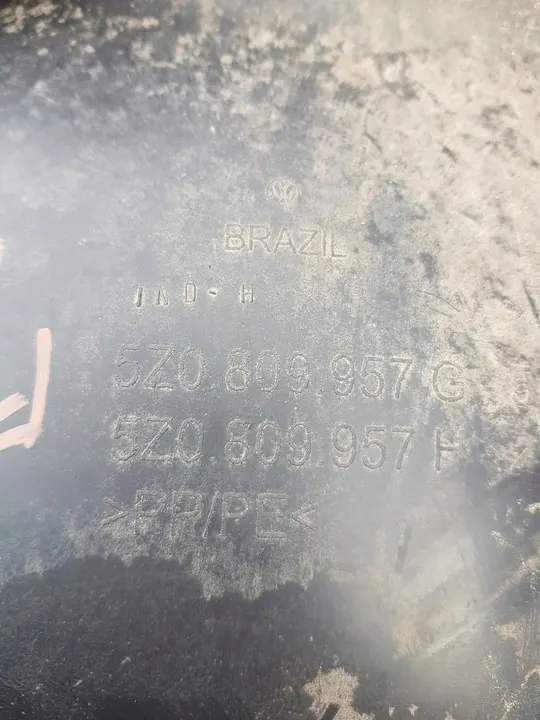 Front Left Wheel Arch VW Fox 5Z0809957 image 3