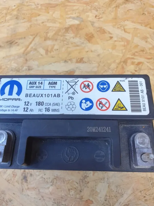 Jeep OE hulpaccu 12V 12Ah OEM JEEP GRAND CHEROKEE WK2 image 3