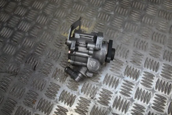 Ohjaustehostimen Pumppu BMW E39 2.5 TDS Käytetty image 2