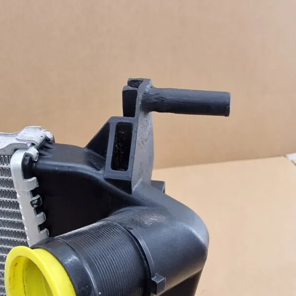 Radiateur d'eau OEM 7UAW 214102845R - Occasion image 5