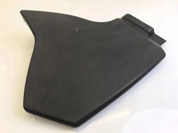 Audi A4 S4 B5 8D 1997 Peças Compartimento Motor OEM 058133849A image 1