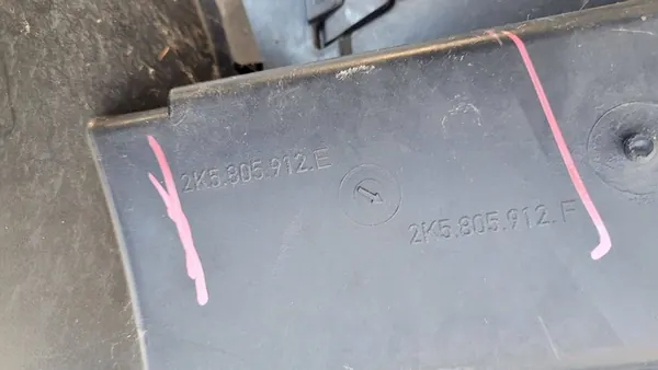 Volkswagen Caddy Etu Oikea Lokasuoja 2K5805912E image 4