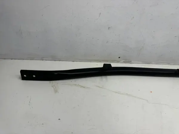 Pieza compartimento motor Porsche Macan OEM 95B805629 image 4
