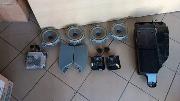 Kit Subwoofer Bose OEM 280630850R pour Renault Espace V image 2