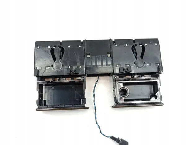 Cinzeiro VW Phaeton OEM 3D0857301HB - Estado usado image 3