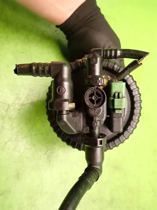 Polttoainesuodattimen kotelo CITROEN C5 I 2.0 D 2002 9642105180C image 2