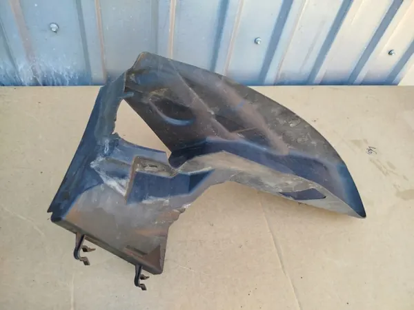 AUDI A4 B7 Refroidisseur d'air gauche guide 8E0117335Q image 2
