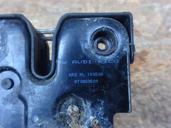 AUDI A4 B8 A5 CERRADURA CAPÓ 8T0823509 image 3