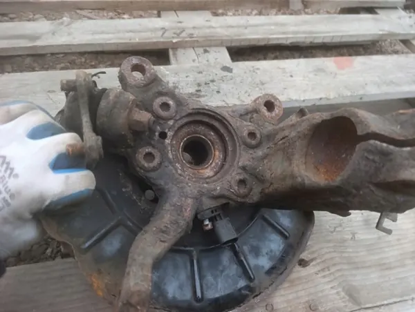 OEM zwrotnica z piastą prawy przód prawa przednia audi a3 8p opelaudi image 3