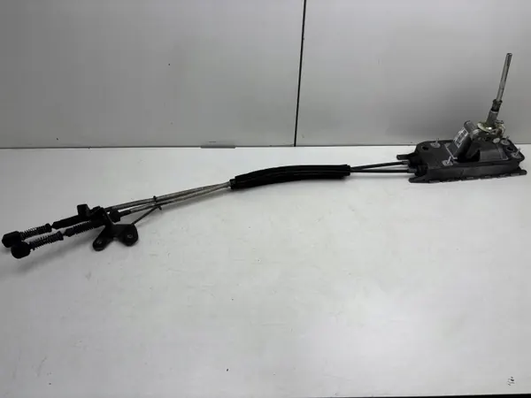 Palanca de cambios Audi Q3 OEM 5N0711049S - Usado image 2