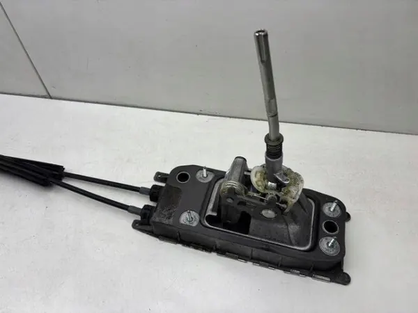 Palanca de cambios Audi Q3 OEM 5N0711049S - Usado image 3