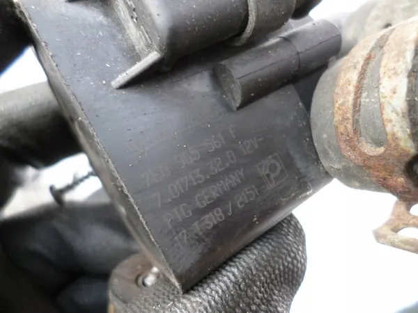 Volkswagen OE Vattenpump 7E0965561F image 2