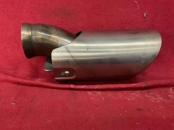 Linkes Endrohr OEM 97011168551 Panamera 14-19 image 5