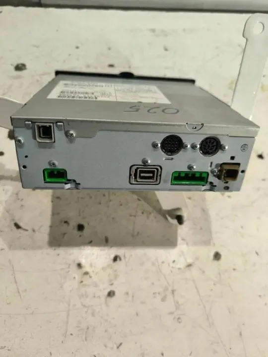 Changer CD Volvo OEM 307753691 pour V70 II SW image 2