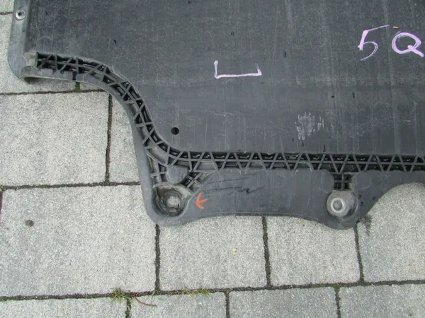 VW TIGUAN SKODA KODIAQ SEAT AUDI Q3 Motorplåt 5QF825901A image 4