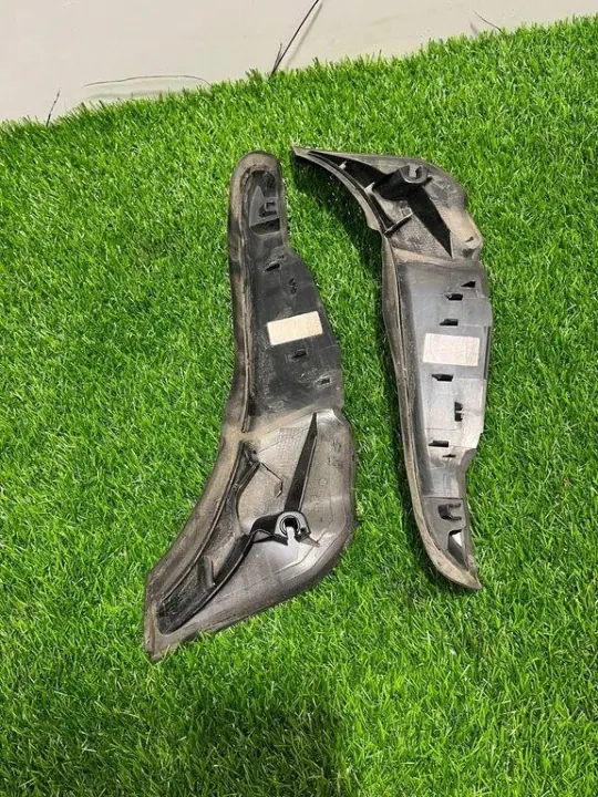 BMW 5 G30 Höger baklyktsskydd OEM 630371 image 3