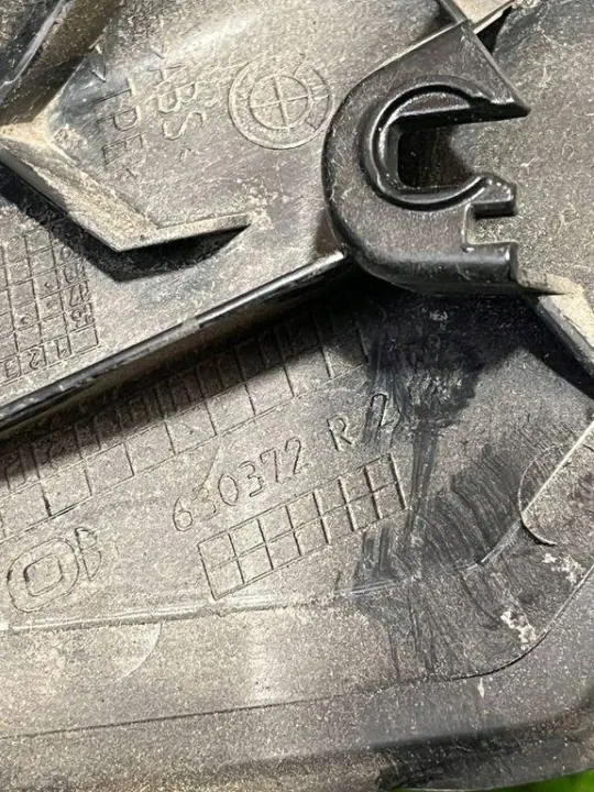 BMW 5 G30 Höger baklyktsskydd OEM 630371 image 4