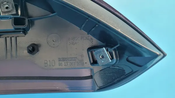 Renault Zoe II Spoiler OEM 960306120R - Käytetty image 10