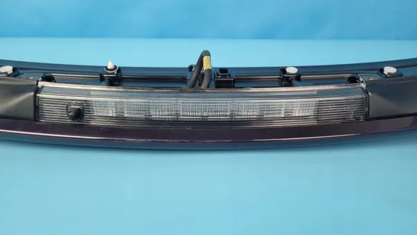 Renault Zoe II Spoiler OEM 960306120R - Käytetty image 7