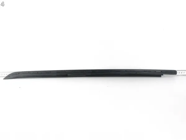 Framruta tätning höger OEM 75535-60040 image 5