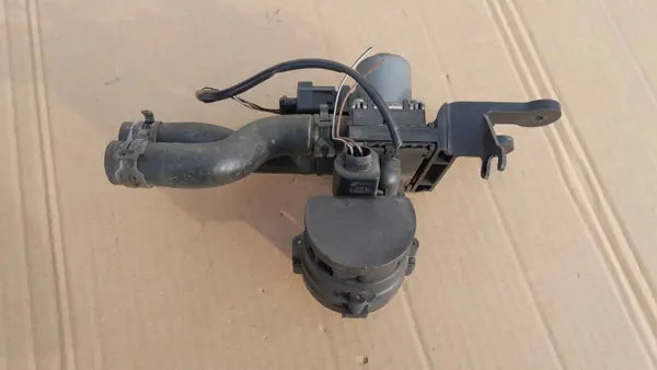 Soupape de Pompe d'Eau OEM 4F1959617A Audi A6 C6 image 3