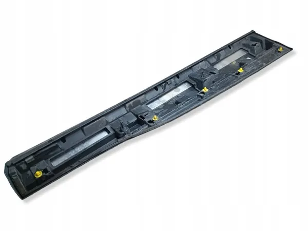 Audi E-Tron Vänster Framdörrlist OEM 4KE853059F image 5