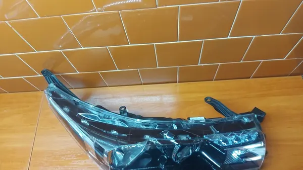 Faros Derecho Toyota Corolla E16 E18 13-16 image 2