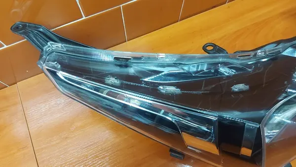 Faros Derecho Toyota Corolla E16 E18 13-16 image 6