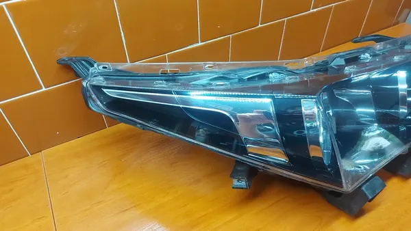 Faros Derecho Toyota Corolla E16 E18 13-16 image 7