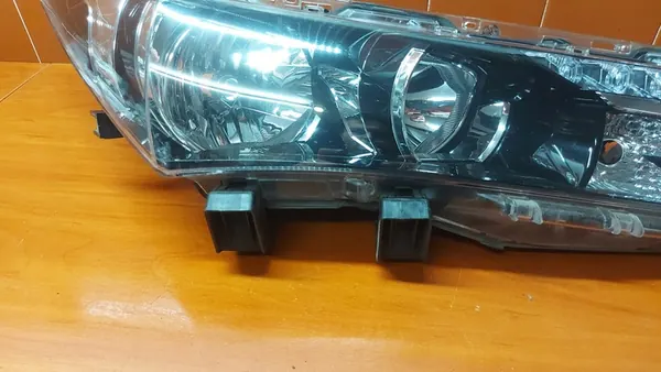 Faros Derecho Toyota Corolla E16 E18 13-16 image 9