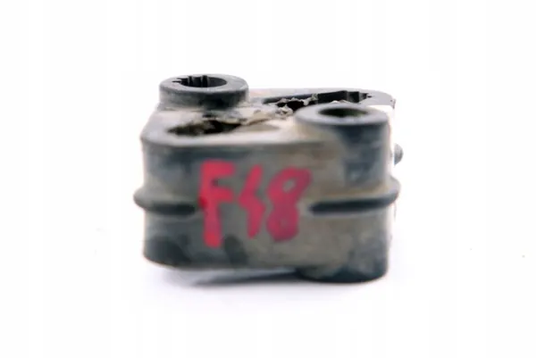 BMW X1 F48 Pakoputken kiinnike OEM 8576996 image 10