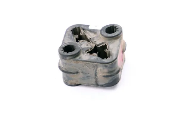 BMW X1 F48 Pakoputken kiinnike OEM 8576996 image 3