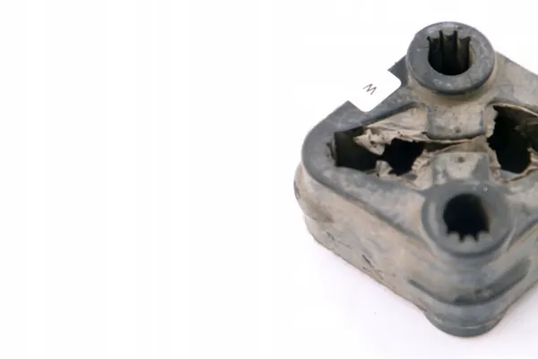 BMW X1 F48 Pakoputken kiinnike OEM 8576996 image 9