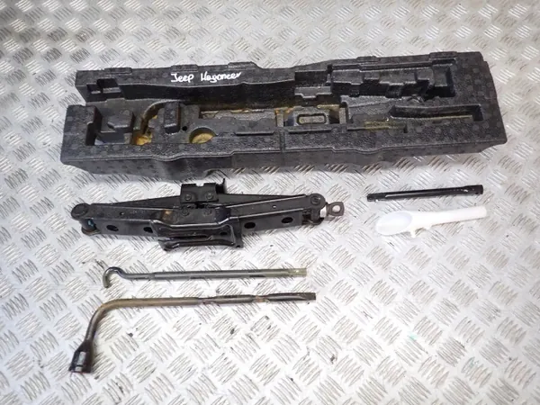 Radschlüssel Set OEM 68444990AA für Jeep Wagoneer image 2